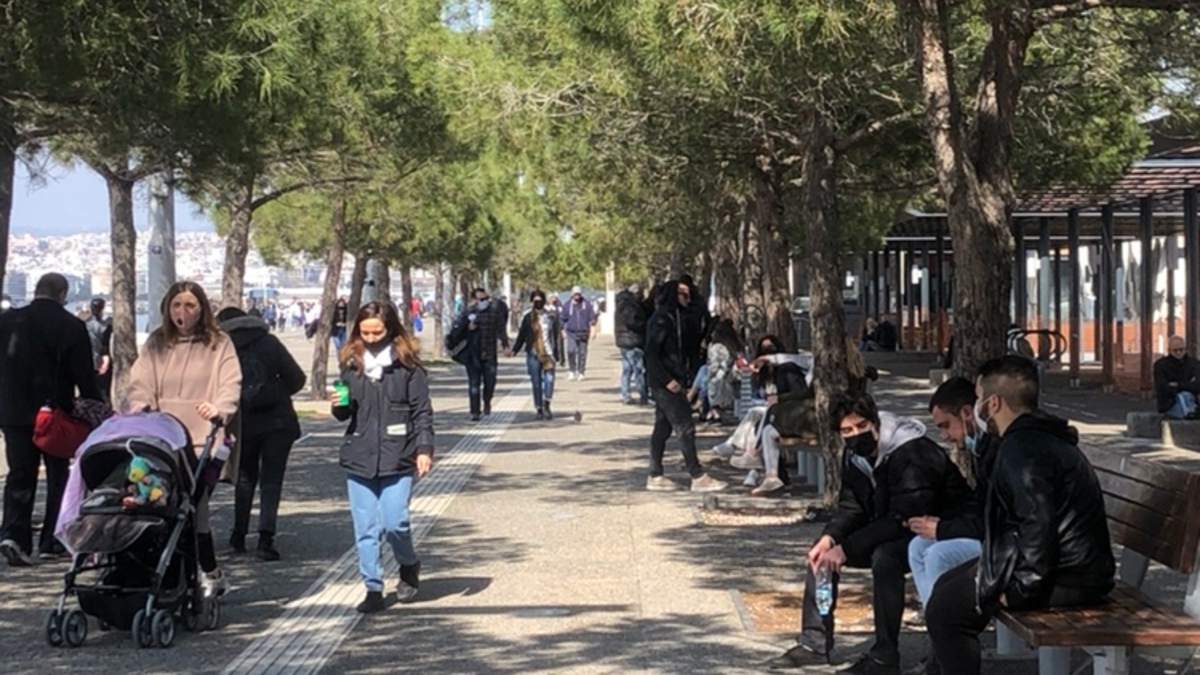 Θεσσαλονίκη – Κορωνοϊός: Στους δρόμους και τις παραλίες οι κάτοικοι – Πραγματοποιούνται και διαδηλώσεις (video)