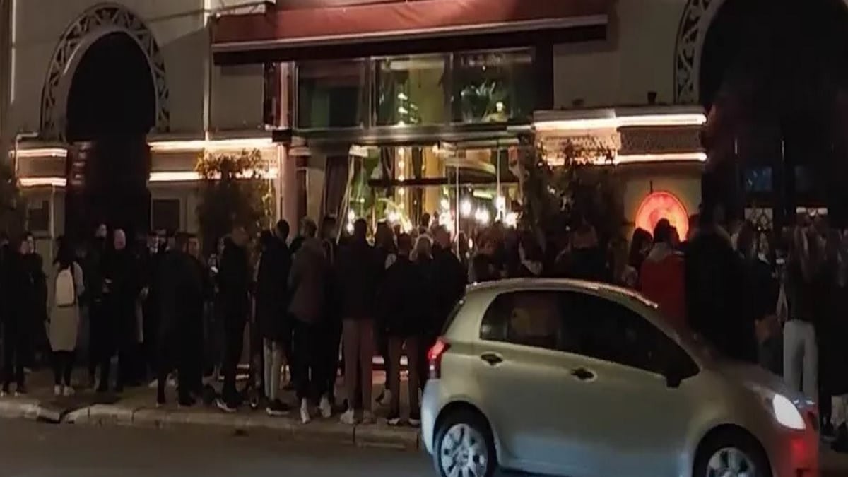 Αδιανόητες εικόνες στη Θεσσαλονίκη: Ο ένας πάνω στον άλλον για ένα ποτό take away! (Video)