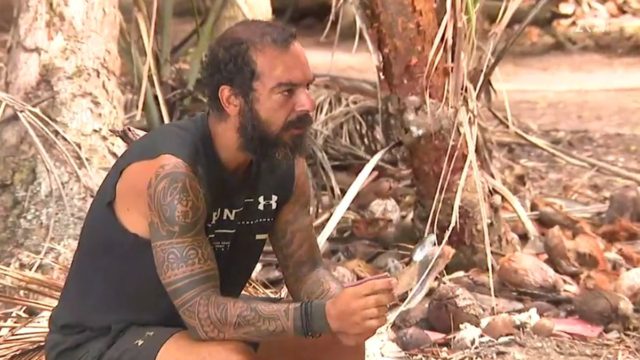 Survivor: Πλάνταξε στο κλάμα ο Τριαντάφυλλος – «Έβλεπα κόσμο να ψάχνει στα σκουπίδια να φάει και δεν βοηθούσα»