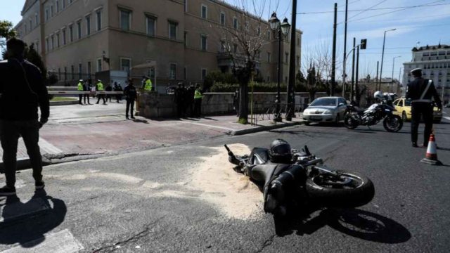 Τροχαίο στη Βουλή: Εγκληματική αμέλεια των Αρχών – Υπήρχε αίτημα για τοποθέτηση φαναριού από το 2012