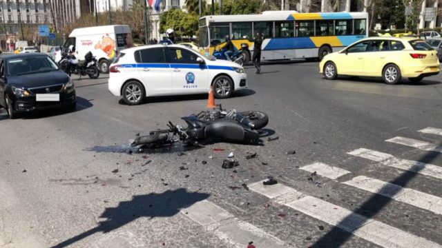 Τροχαίο έξω από τη Βουλή: Τραγικές ώρες για την οικογένεια του 23χρονου – Κάνει έκκληση για αυτόπτες μάρτυρες
