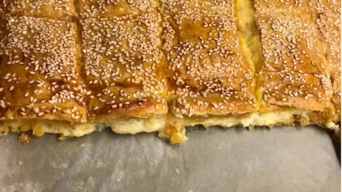 Εύκολη τυρόπιτα με 4 τυριά!