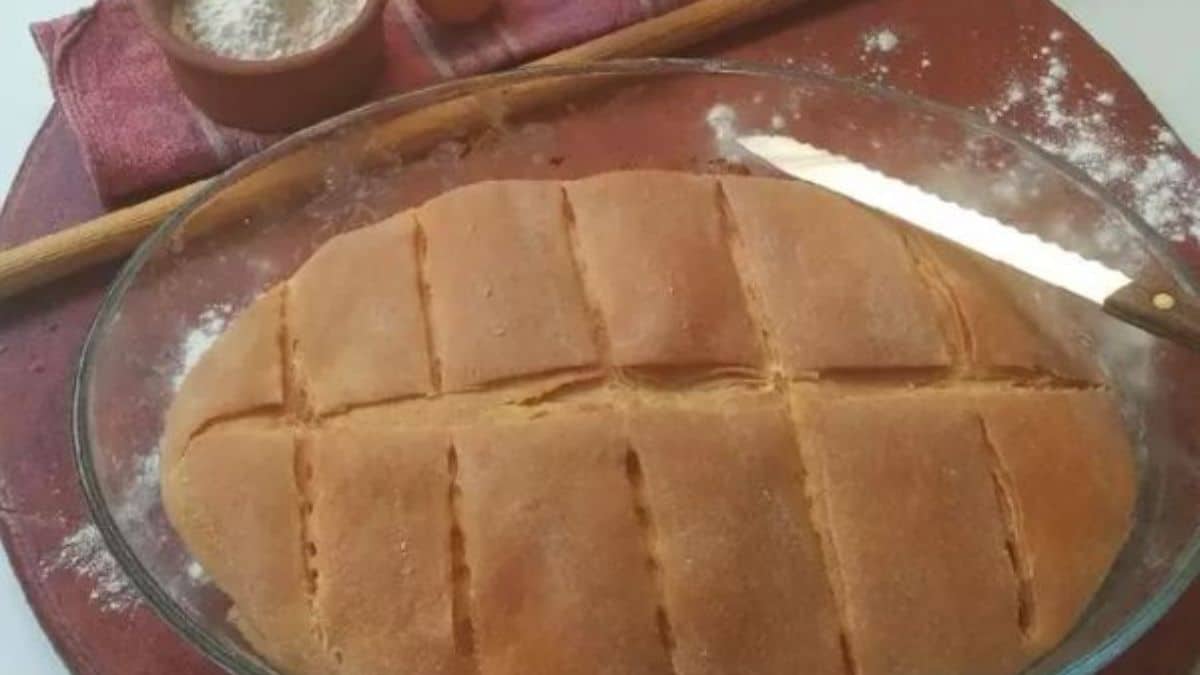Πεντανόστιμη τυρόπιτα με μανούρι και σπιτικό φύλλο