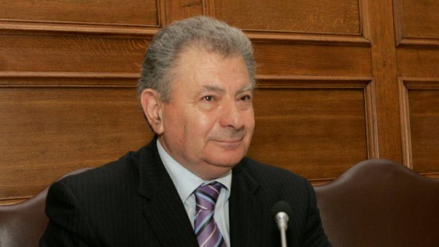 Σήφης Βαλυράκης: «Βόμβα» από τη γυναίκα του – «Ο σύζυγός μου δολοφονήθηκε»