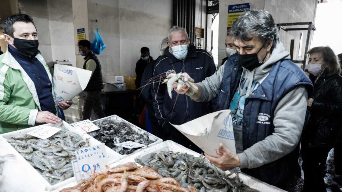 Καθαρά Δευτέρα: Αυτά τα καταστήματα μένουν ανοικτά – Με ποιον κωδικό πάμε