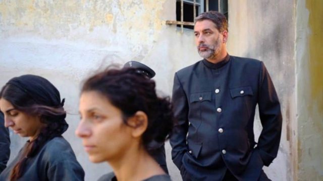 Άγριες Μέλισσες: Βασανιστήρια στον Βόσκαρη – Τον δέρνουν και τον βρίζουν στη φυλακή!
