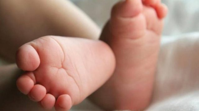 Φρίκη με θάνατο βρέφους: Το κακοποιούσαν σεξουαλικά και έσβηναν τσιγάρα στο σώμα του