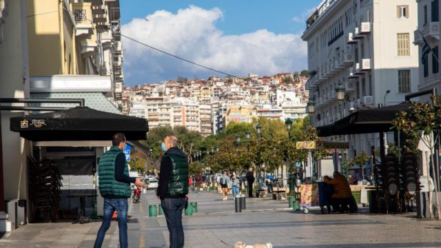 Κορωνοϊός: Αλλαγές σε ωράριο απαγόρευσης και SMS – Τι ισχύει;