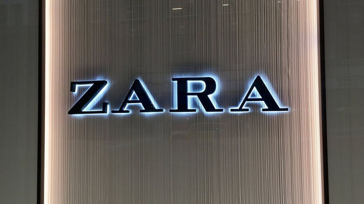 Zara: Μίνι φόρεμα σε στυλ lingerie μόνο με 22,95€!