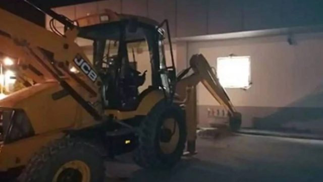 Θεσσαλονίκη: Διαρρήκτες επιχείρησαν να μπουν σε σούπερ μάρκετ με… μπουλντόζα!