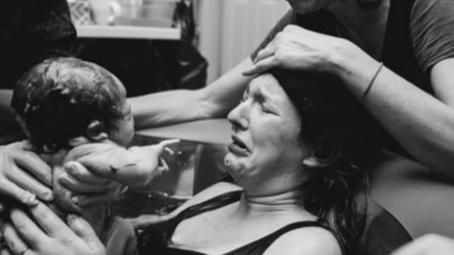 18χρονη έγκυος γέννησε μετά από 4 ώρες – Μόλις οι γιατροί είδαν το στόμα του μωρού έπαθαν σοκ