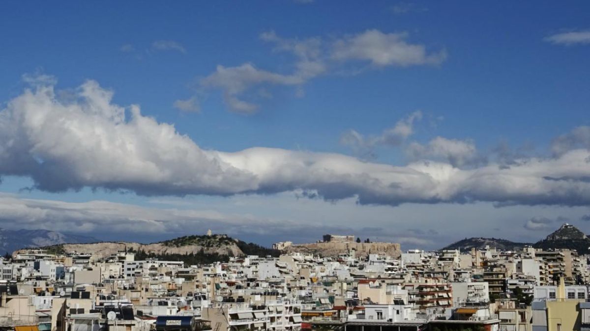 Αίθριος ο καιρός σήμερα: Μικρή πτώση της θερμοκρασίας και πρόσκαιρες βροχές