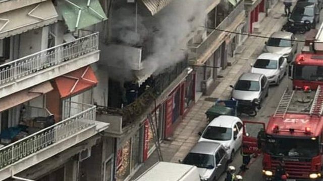 Φωτιά σε διαμέρισμα στο κέντρο της Θεσσαλονίκης (Video)