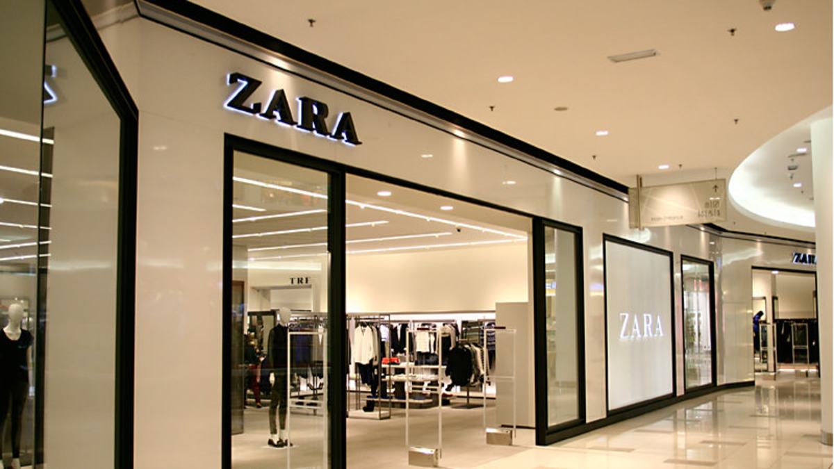 ZARA: “Ουρές” για αυτό το φόρεμα – “Τρέξτε” να προλάβετε πριν βγει sold out