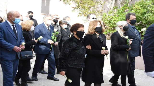 Θλίψη στην κηδεία του Τάκη Βουγιουκλάκη