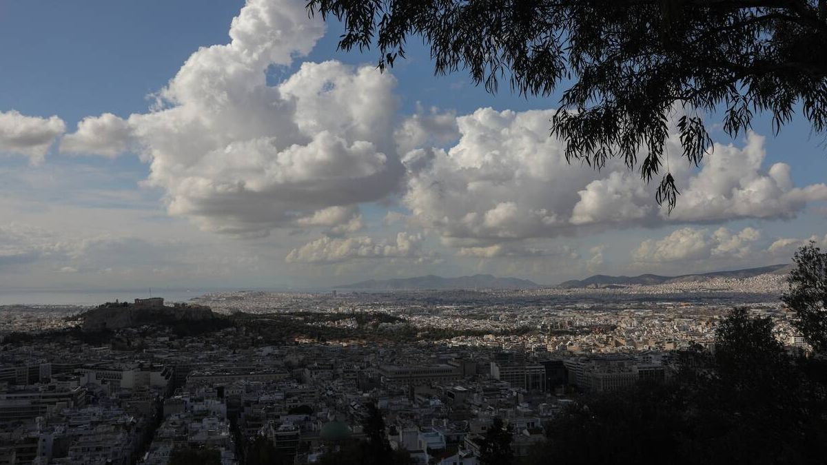 Αίθριος ο καιρός σήμερα: Η Μεγάλη Εβδομάδα ξεκινά με άνοδο της θερμοκρασίας