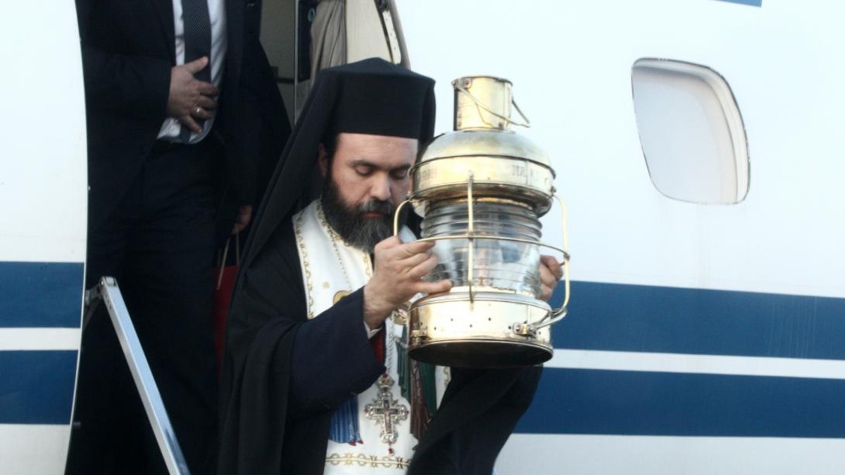 Το Άγιο Φως δεν θα έρθει με τιμές αρχηγού κράτους