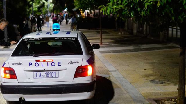 Επίθεση στο Βύρωνα: Απίστευτη κατάθεση της γυναίκας που έριξε το πετρέλαιο – «Η γάτα μου το έριξε…»
