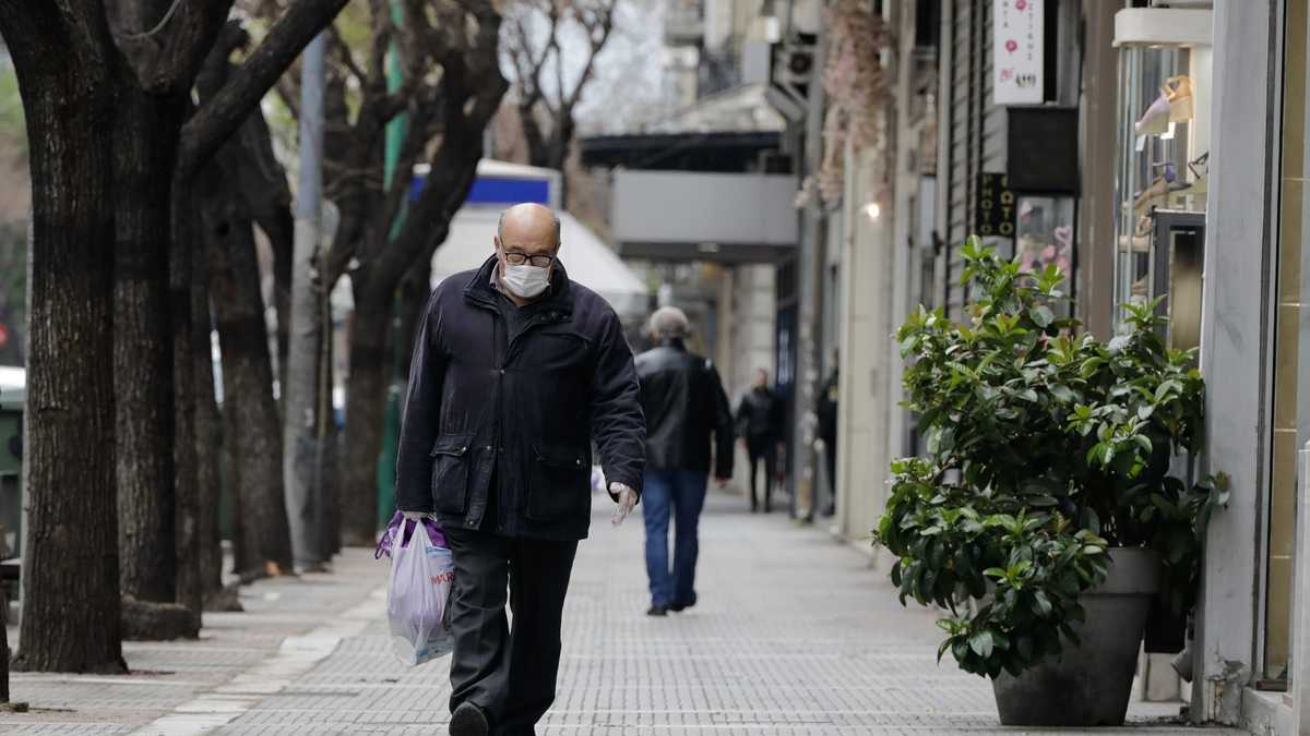 Κορωνοϊός: Πρόβλεψη-«βόμβα» – «Θα ζούμε για δεκαετίες μαζί του, κάθε χρόνο ο εμβολιασμός»