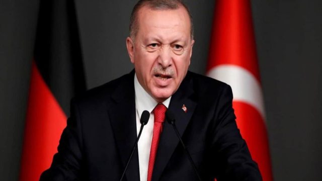 Προκλητικός Ερντογάν: “Ο Τσαβούσογλου έβαλε τον Δένδια στη θέση του”