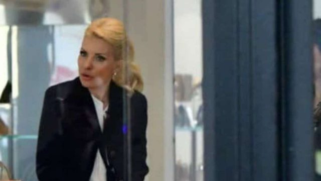 Τσακωμός Ελένης Μενεγάκη με μαγαζάτορα – Παραλίγο στην αστυνομία