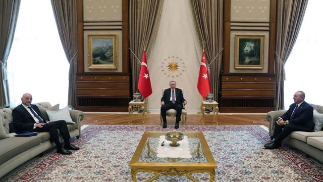 Ελληνοτουρκικά: Σε εξέλιξη οι συναντήσεις Δένδια με Ερντογάν και Τσαβούσογλου – Τα μηνύματα που κρύβονται στο παρασκήνιο (Video)