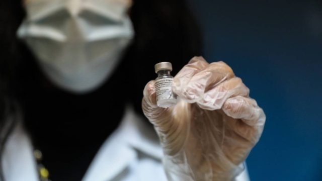 Ανακριβής η είδηση ότι ξεπερνούν τα 3.000.000 οι εμβολιασμένοι στην Ελλάδα! Τι πραγματικά ισχύει;