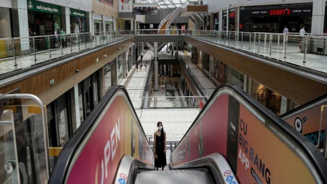 Lockdown: Σενάρια για άνοιγμα των εμπορικών κέντρων από Δευτέρα