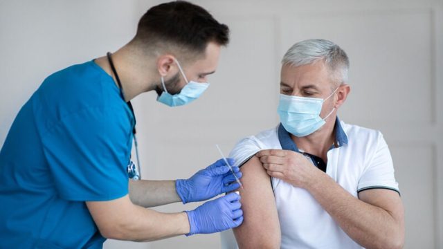 Εμβολιασμοί: Ανοίγει το πρωί η πλατφόρμα για τους 50-54