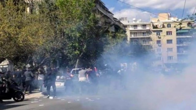 Επεισόδια στην Πατησίων κοντά στην ΑΣΟΕΕ – Χημικά και κυνηγητό στο Πεδίον του Άρεως (Video)