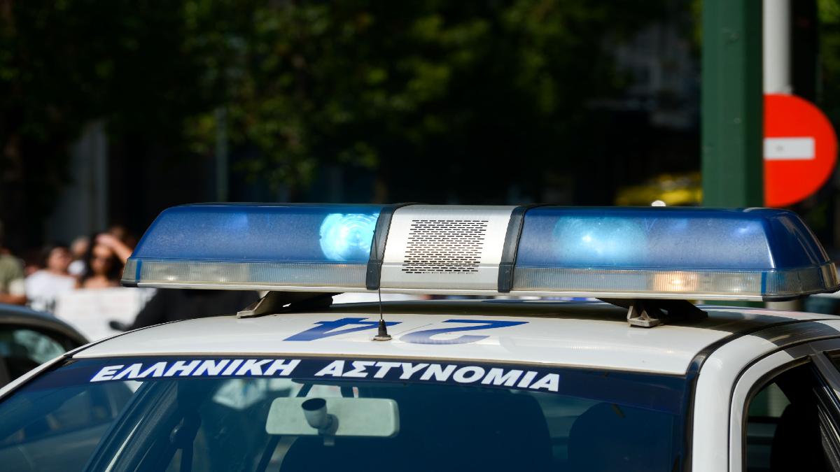 Επίθεση στον Βύρωνα: «Τις περίμενε και τις περιέλουσε με πετρέλαιο» – Τι αναφέρει ο πατέρας της μιας εκ των δύο θυμάτων