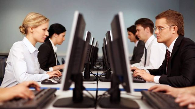 Ανατροπή με τα εργασιακά: Αυτά ισχύουν με τις αλλαγές στο 8ωρο