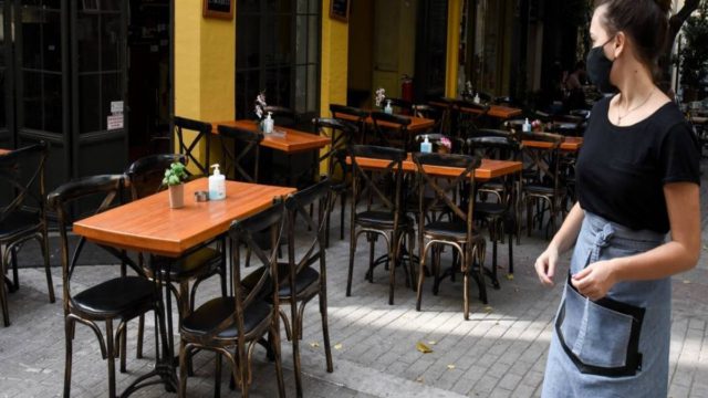 Ανοίγει η εστίαση: Έτσι θα καθόμαστε στα τραπέζια! (video)