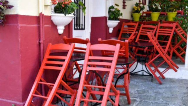 Ανοίγει η εστίαση: Διαδημοτική μετακίνηση και χωρίς SMS οι πελάτες μέχρι τις 23:00