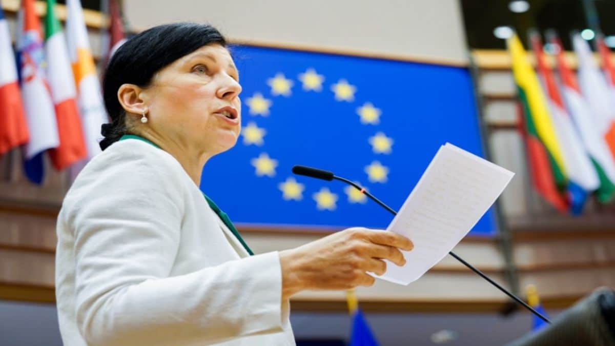 Αντιπρόεδρος Κομισιόν για δολοφονία Καραϊβάζ: “Πρέπει να απονεμηθεί δικαιοσύνη”
