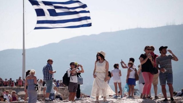“Η Ελλάδα προχωρά μόνη μπροστά…”: Ο γερμανικός Τύπος για τον τουρισμό