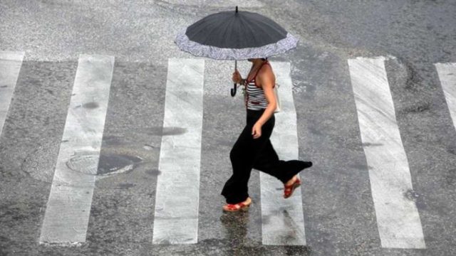 Καιρός: «Κοκτέιλ» καταιγίδων και αφρικανικής σκόνης – Πτώση της θερμοκρασίας