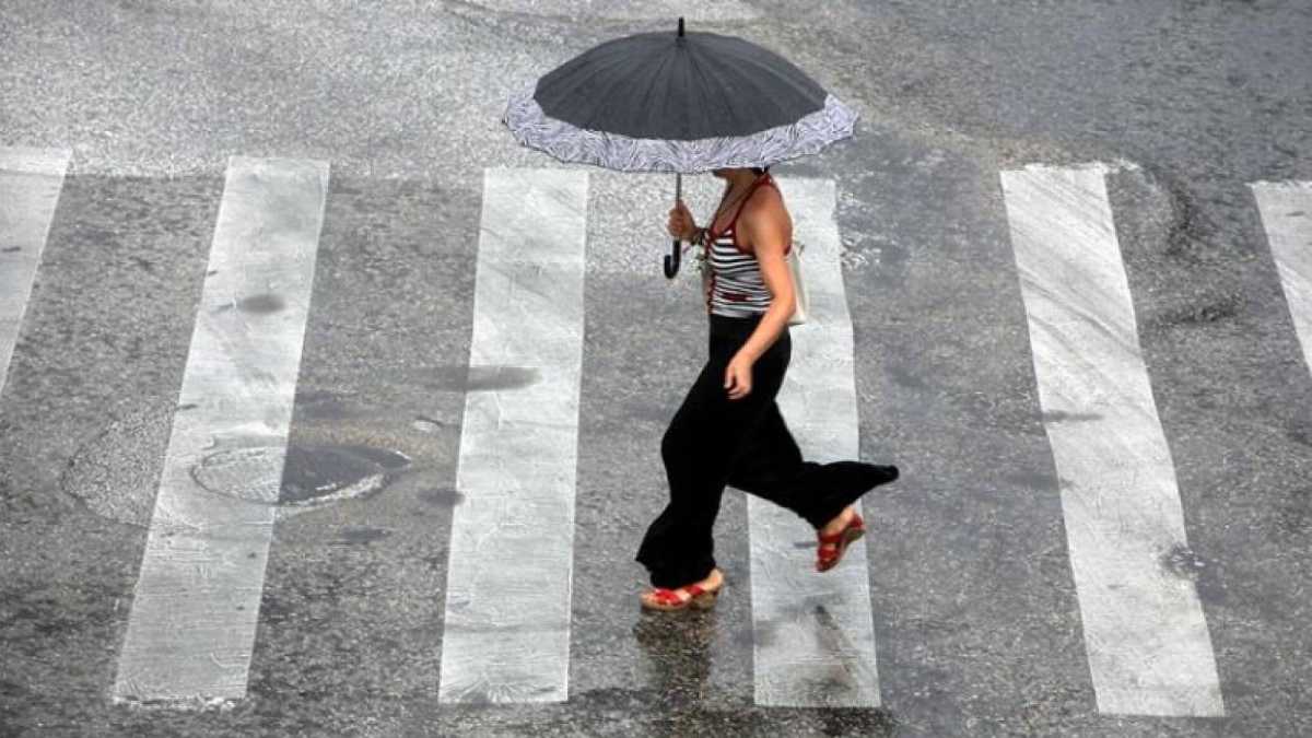Καιρός: «Κοκτέιλ» καταιγίδων και αφρικανικής σκόνης – Πτώση της θερμοκρασίας