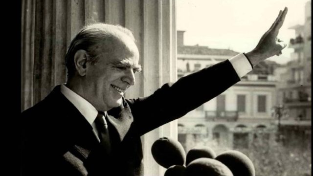Κωνσταντίνος Καραμανλής: 23 χρόνια από το θάνατο του Εθνάρχη – Η «ταραχώδης» πολιτική καριέρα και η αποκατάσταση της Δημοκρατίας