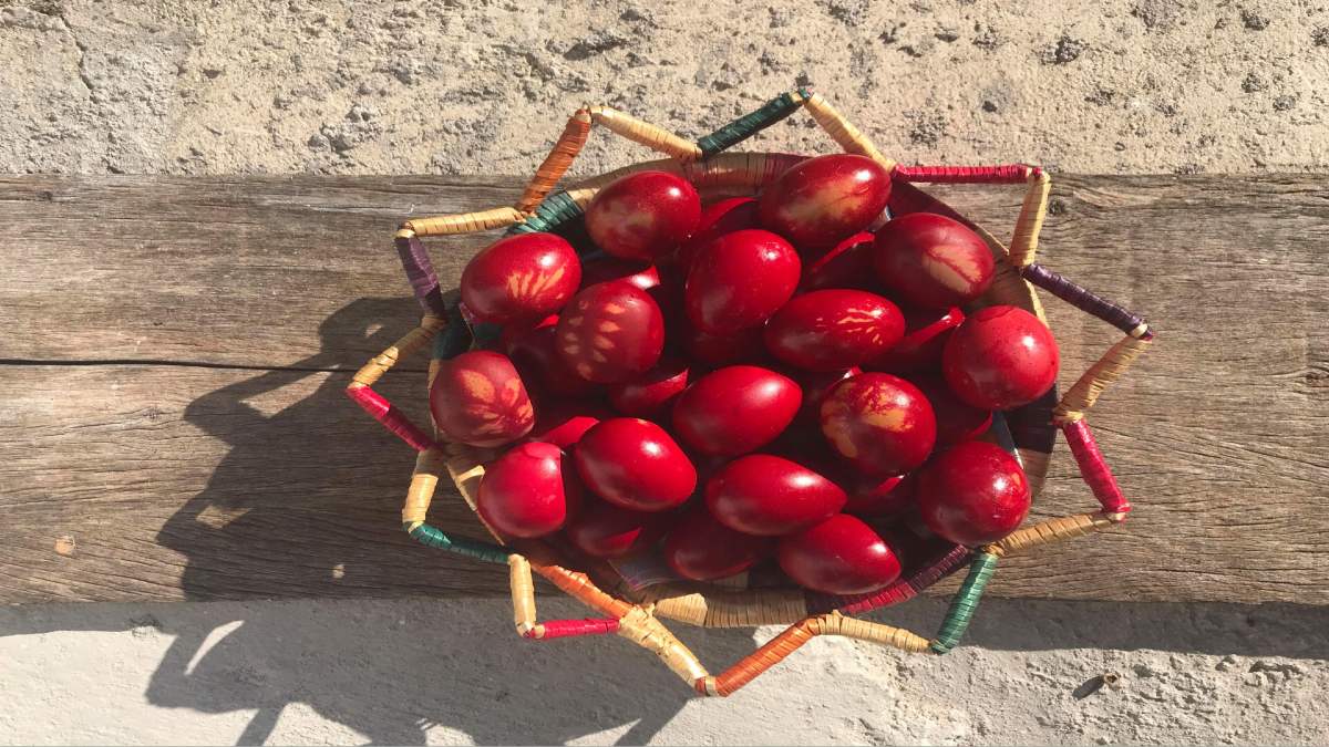 Ξέρεις γιατί βάφουμε κόκκινα τ’ αυγά την Μ. Πέμπτη;