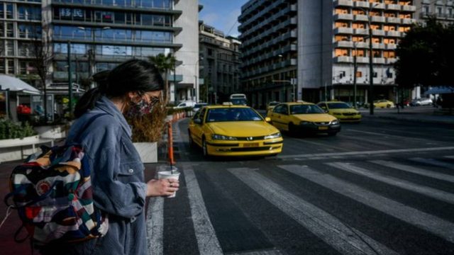 Άρση μέτρων: «Λάθος και παγκόσμια πρωτοτυπία το άνοιγμα – Πιθανό 4ο κύμα τον Οκτώβριο»