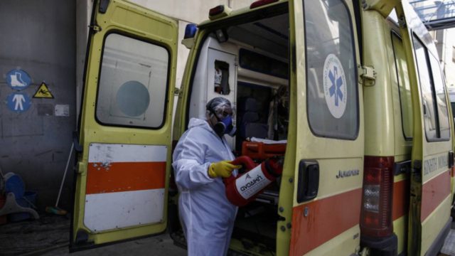 Κορωνοϊός: «Κατάρρευση» στο σύστημα υγείας – Κοντά στην εκατόμβη νεκρών και πάνω από 800 διασωληνωμένοι