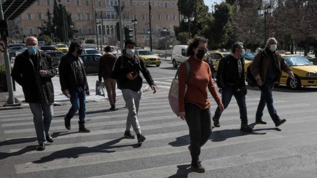 Κορωνοϊός: Συνεχίζεται η «έκρηξη» της πανδημίας – Σταθεροποιείται η «εύφλεκτη» κατάσταση στα νοσοκομεία