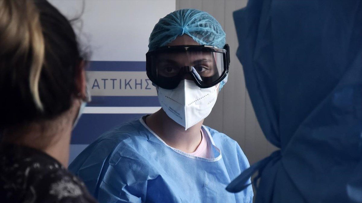 Κορωνοϊός: Νέα «μαύρη» ημέρα με 86 νεκρούς – Μικρή ανάσα στις ΜΕΘ
