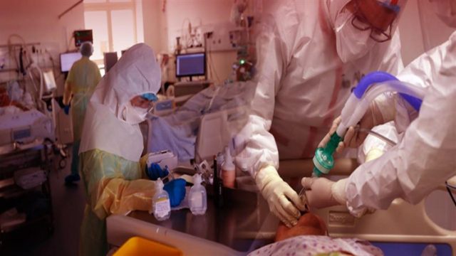 Κορωνοϊός: «Σήμερα ή αύριο θα αγγίξουμε τα 5.000 κρούσματα» – Εφιαλτική πρόβλεψη Τζανάκη (Video)