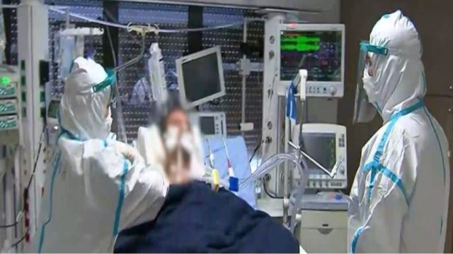 Κορωνοϊός: Διασωληνώθηκε 17χρονος στην Πάτρα (Video)