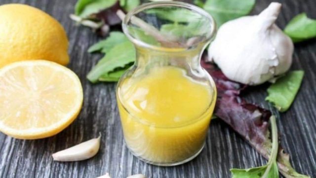 Έπινε μία κουταλιά λεμόνι με σκόρδο για 20 μέρες – Μόλις δείτε το λόγο θα το κάνετε και εσείς