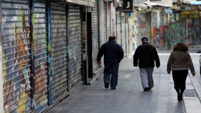Λιανεμπόριο: 3.000 ευρώ πρόστιμο σε όποιον ανοίξει παράνομα & 300άρια στους πελάτες! (Video)