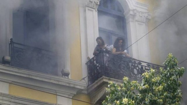 Υπόθεση Marfin: Κοντά σε δύο άτομα που μπορεί να έριξαν τις μολότοφ η Αστυνομία