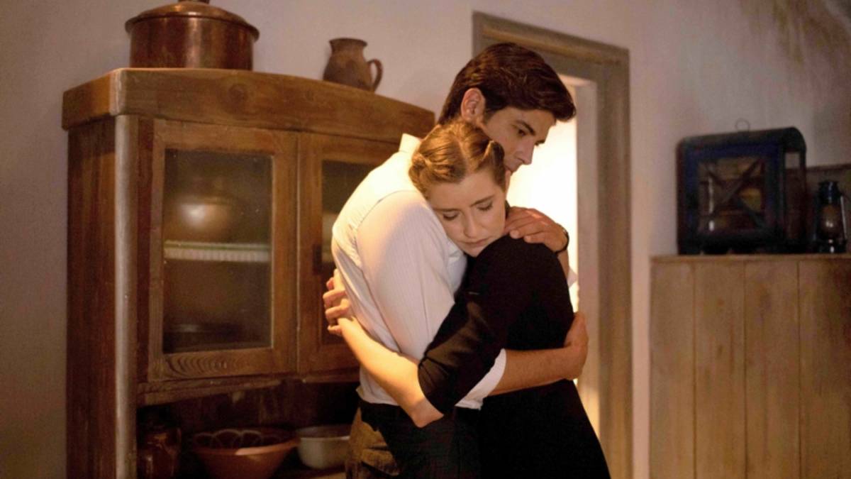 Άγριες Μέλισσες spoiler: Αγωνία με την εγκυμοσύνη της Ελένης – «Κι αν μου άφησε κανένα κουσούρι;»